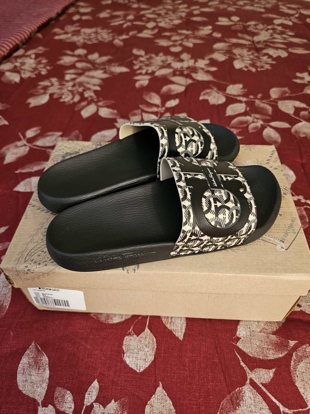 Salvatore Ferragamo Black & Ivory Logo Slide Sandals 9W - Picture 3 of 4